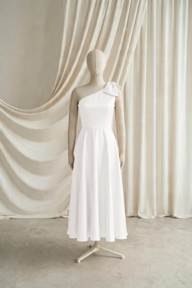 mara-ivory-satin-junior-bridesmaid-dress-thth-front Mara Ivory satin junior bridesmaid dress by TH&TH — front, showing the one-shoulder bow